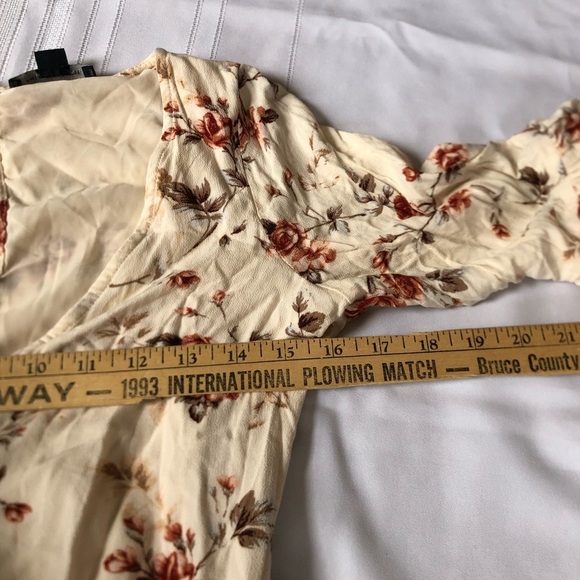 American Eagle Outfitters Floral Romper - Picture 4 of 15